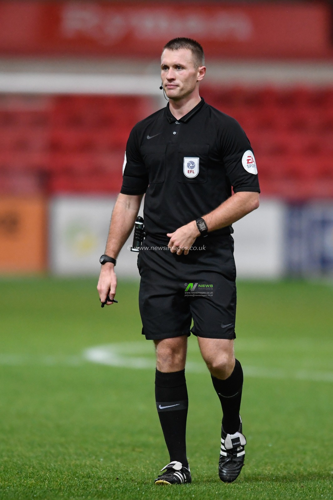 Referee Thomas Bramall in action