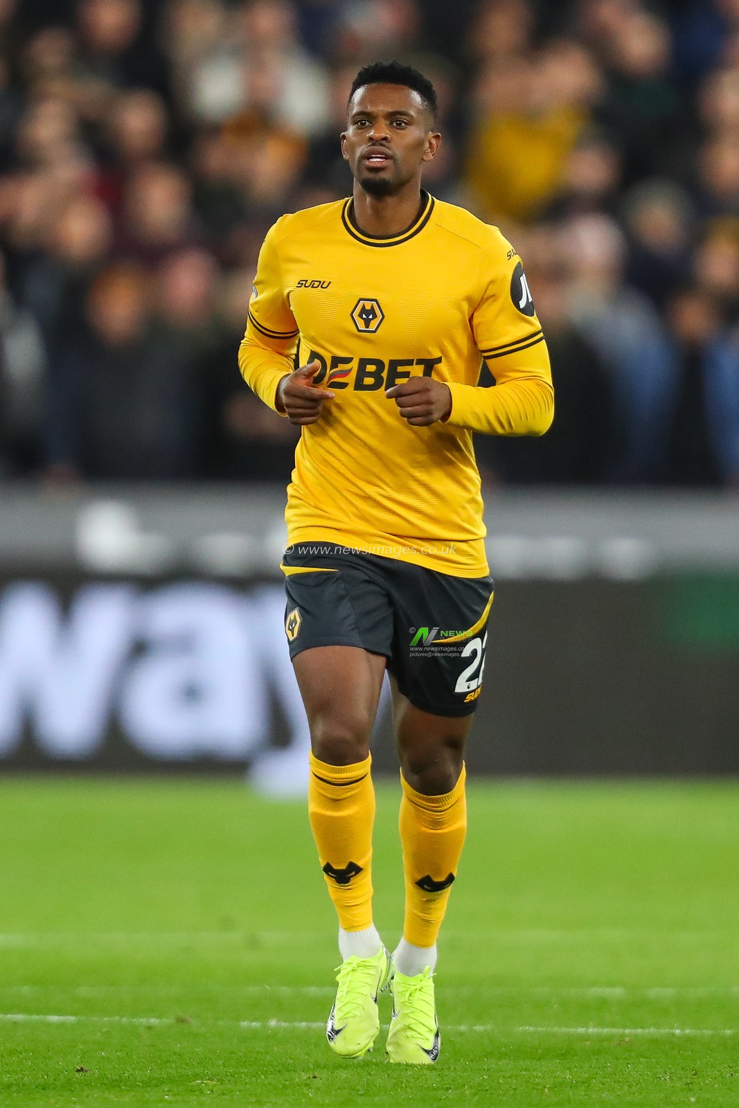 NÃ©lson Semedo of Wolverhampton Wanderers during the Premier League match West Ham United vs Wolverhampton Wanderers at London Stadium, London, United Kingdom, 9th December 2024

(Photo by Izzy Poles/News Images)