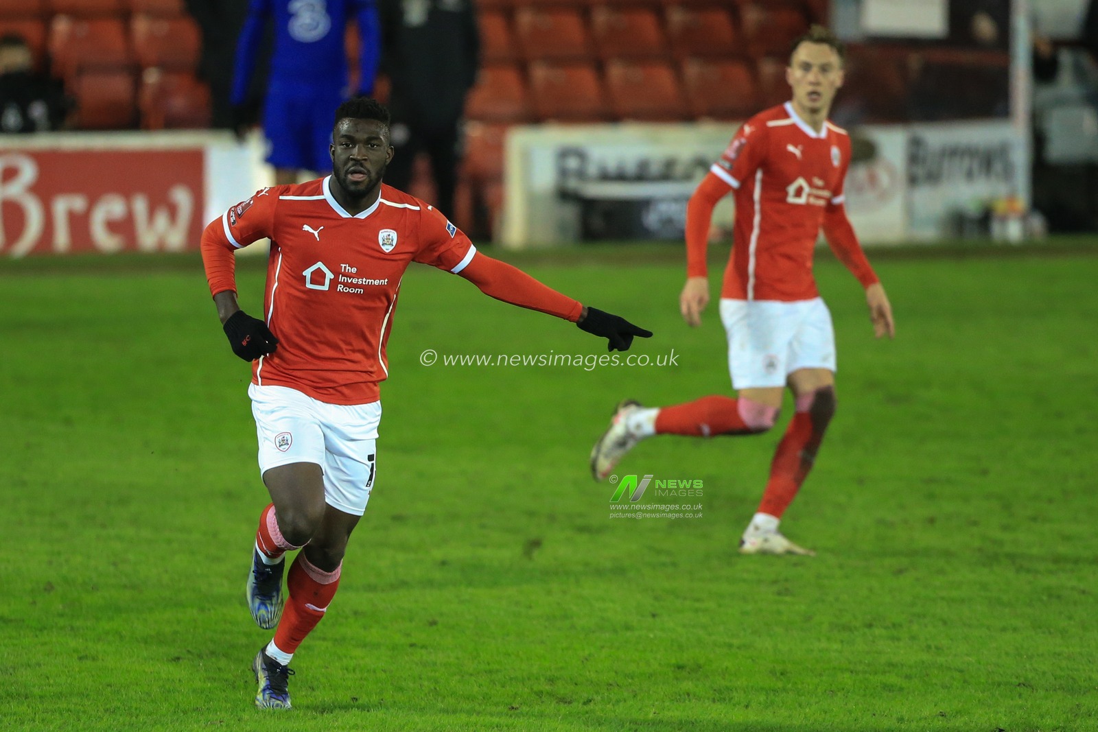 Daryl Dike #10 of Barnsley looks for the ball