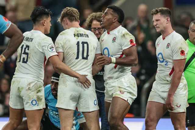 Immanuel Feyi-Waboso of England celebrates his try with team mates during the Quilter Nations Series 2025 match England vs Fiji at Allianz Stadium, Twickenham, United Kingdom, 8th November 2025

(Photo by Mark Cosgrove/News Images)

*** GER AUT SUI OUT ***