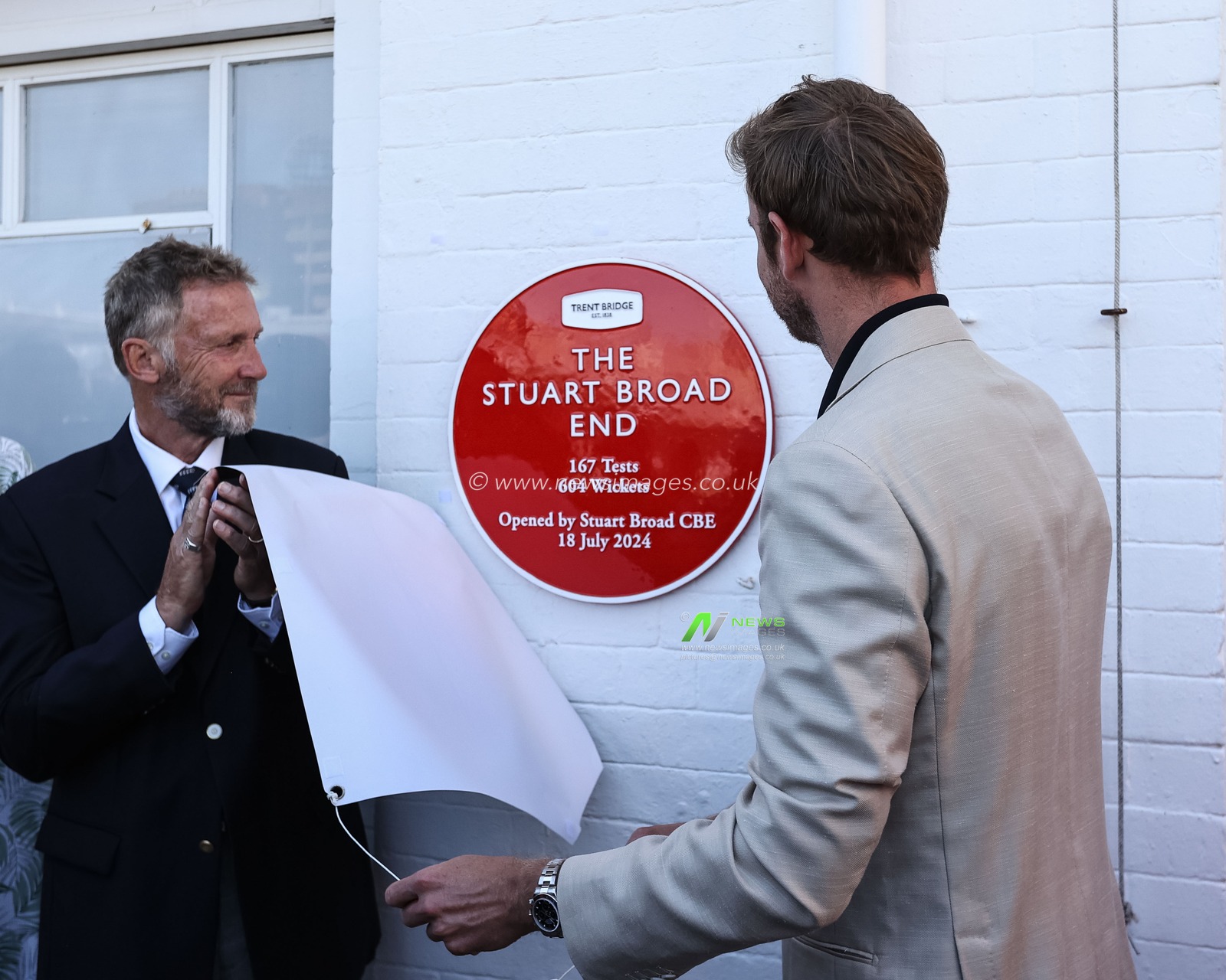 Stuart Broad CBE unveils a plaque as Edgbaston as The pavilion end is re-named The Stuart Broad End during the 2nd Rothesay Test Match match England vs West Indies at Trent Bridge, Nottingham, United Kingdom, 18th July 2024

(Photo by Mark Cosgrove/News Images)