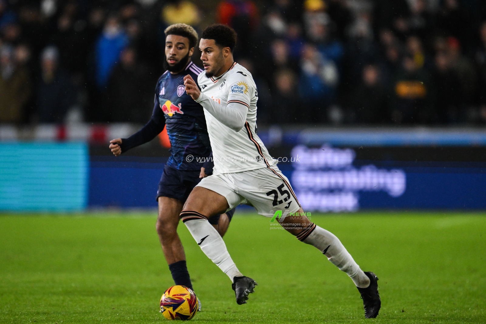 Myles Peart-Harris of Swansea City breaks with the ball during the Sky Bet Championship match Swansea City vs Leeds United at Swansea.com Stadium, Swansea, United Kingdom, 24th November 2024

(Photo by Craig Thomas/News Images)