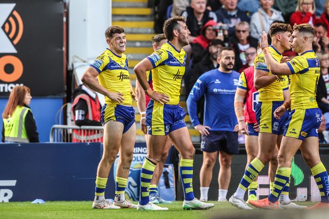 Josh Thewlis of Warrington Wolves celebrates his try during the Betfred Super League round 21 match Warrington Wolves vs Wigan Warriors at Halliwell Jones Stadium, Warrington, United Kingdom, 8th August 2025

(Photo by Alfie Cosgrove/News Images)