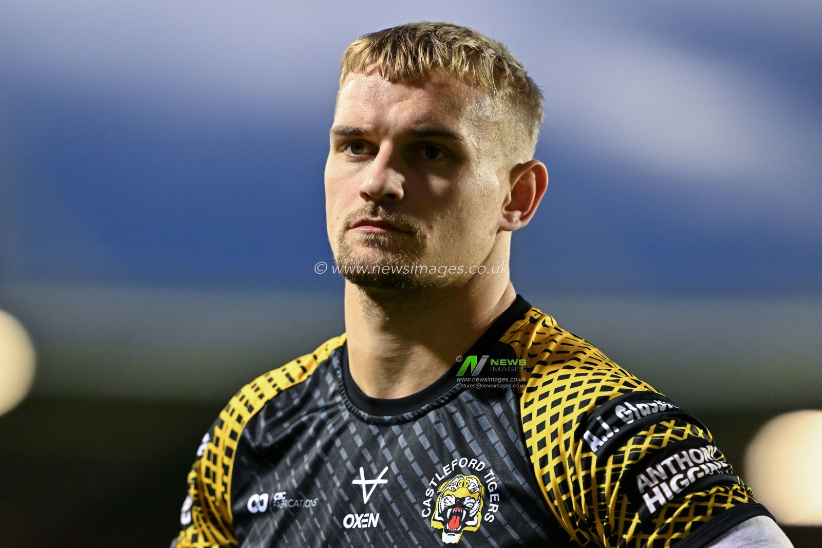 Luke Hooley of Castleford Tigers warms up ahead of the Betfred Super League Round 26 match St Helens vs Castleford Tigers at Totally Wicked Stadium, St Helens, United Kingdom, 13th September 2024

(Photo by Cody Froggatt/News Images)