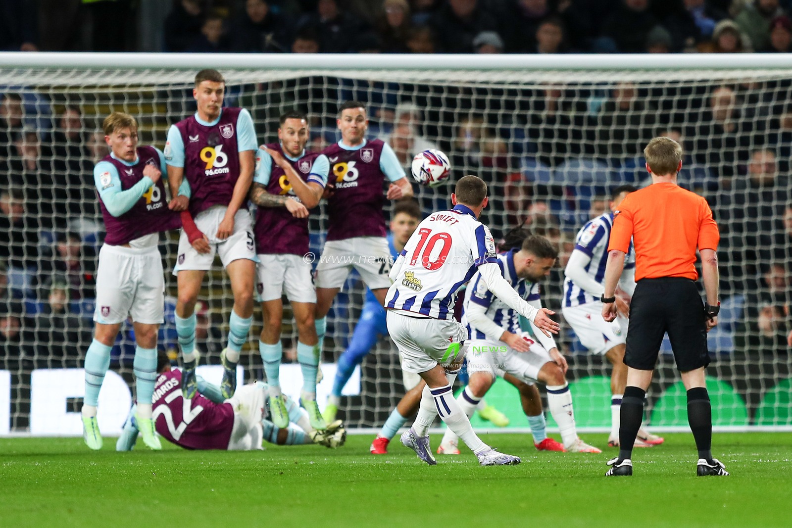 John Swift of West Bromwich Albion shoots and scores freekick to make it 1-0 during the Sky Bet Championship match Burnley vs West Bromwich Albion at Turf Moor, Burnley, United Kingdom, 11th March 2025

(Photo by Jorge Horsted/News Images)