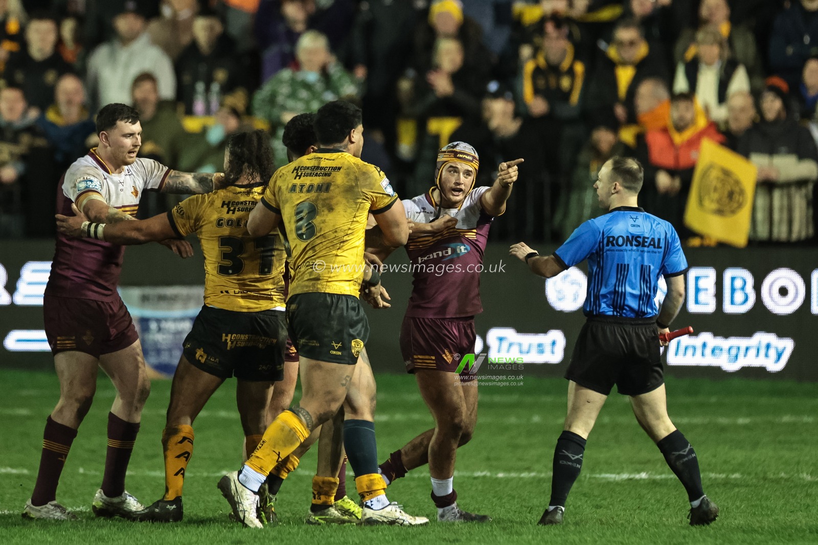 Tempers flare between Darnell McIntosh of Castleford Tigers and George Flanagan Jnr of Huddersfield Giants during the Betfred Super League Round 3 match Castleford Tigers vs Huddersfield Giants at OneBore Stadium, Castleford, Untied Kingdom on 27 February 2026

(Photo by Mark Cosgrove/News Images)