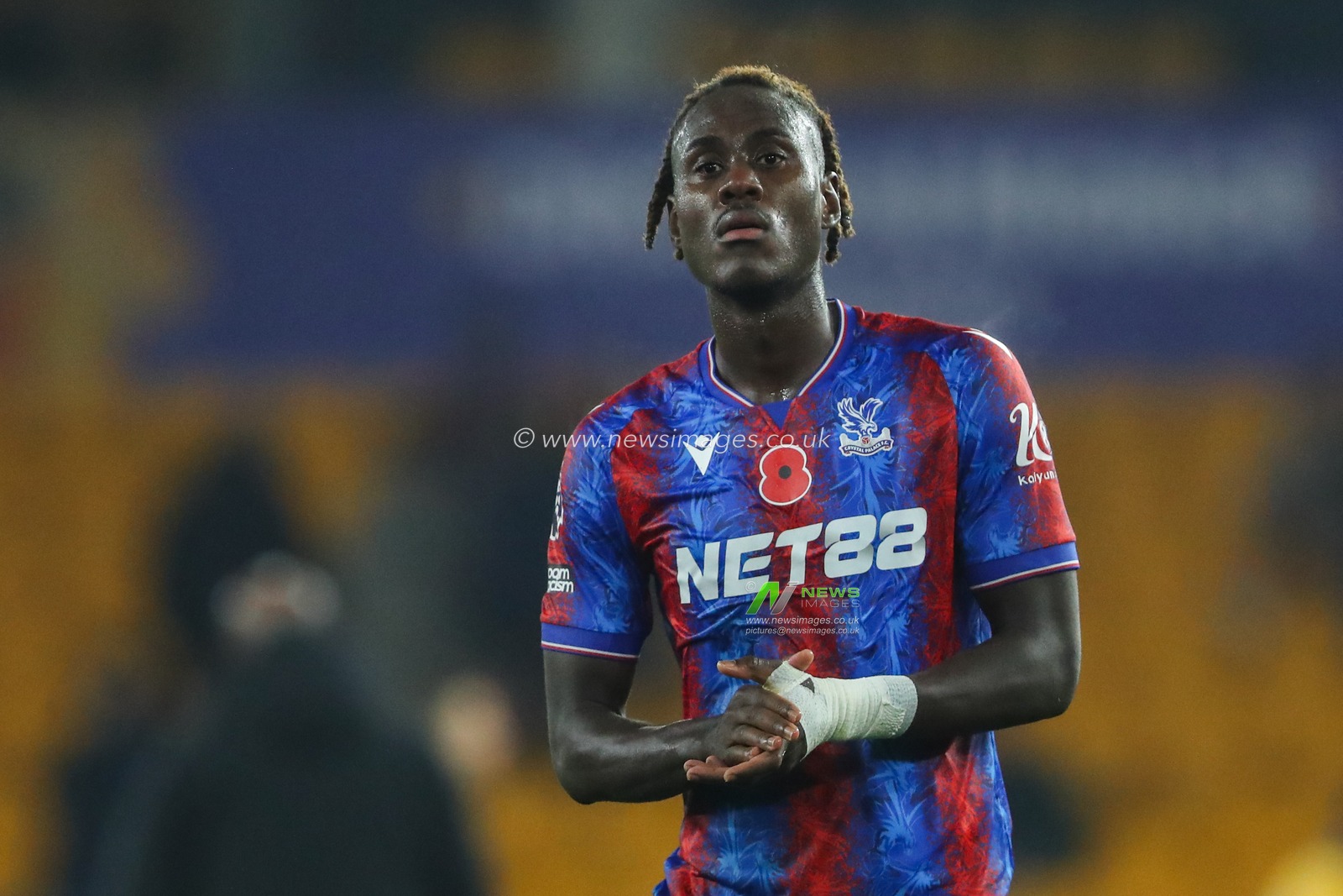 Trevoh Chalobah of Crystal Palace applauds the travelling fans after the Premier League match Wolverhampton Wanderers vs Crystal Palace at Molineux, Wolverhampton, United Kingdom, 2nd November 2024

(Photo by Gareth Evans/News Images)
