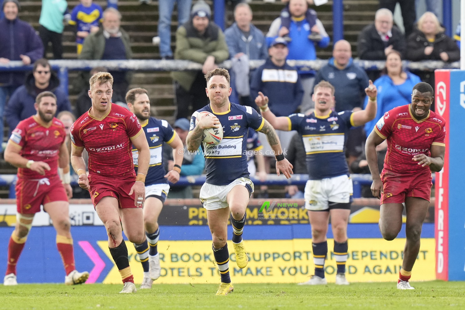 Richie Myler #1 of Leeds Rhinos breaks away during the Betfred Super League Round 6 match Leeds Rhinos vs Catalans Dragons at Headingley Stadium, Leeds, United Kingdom, 25th March 2023

(Photo by Steve Flynn/News Images)