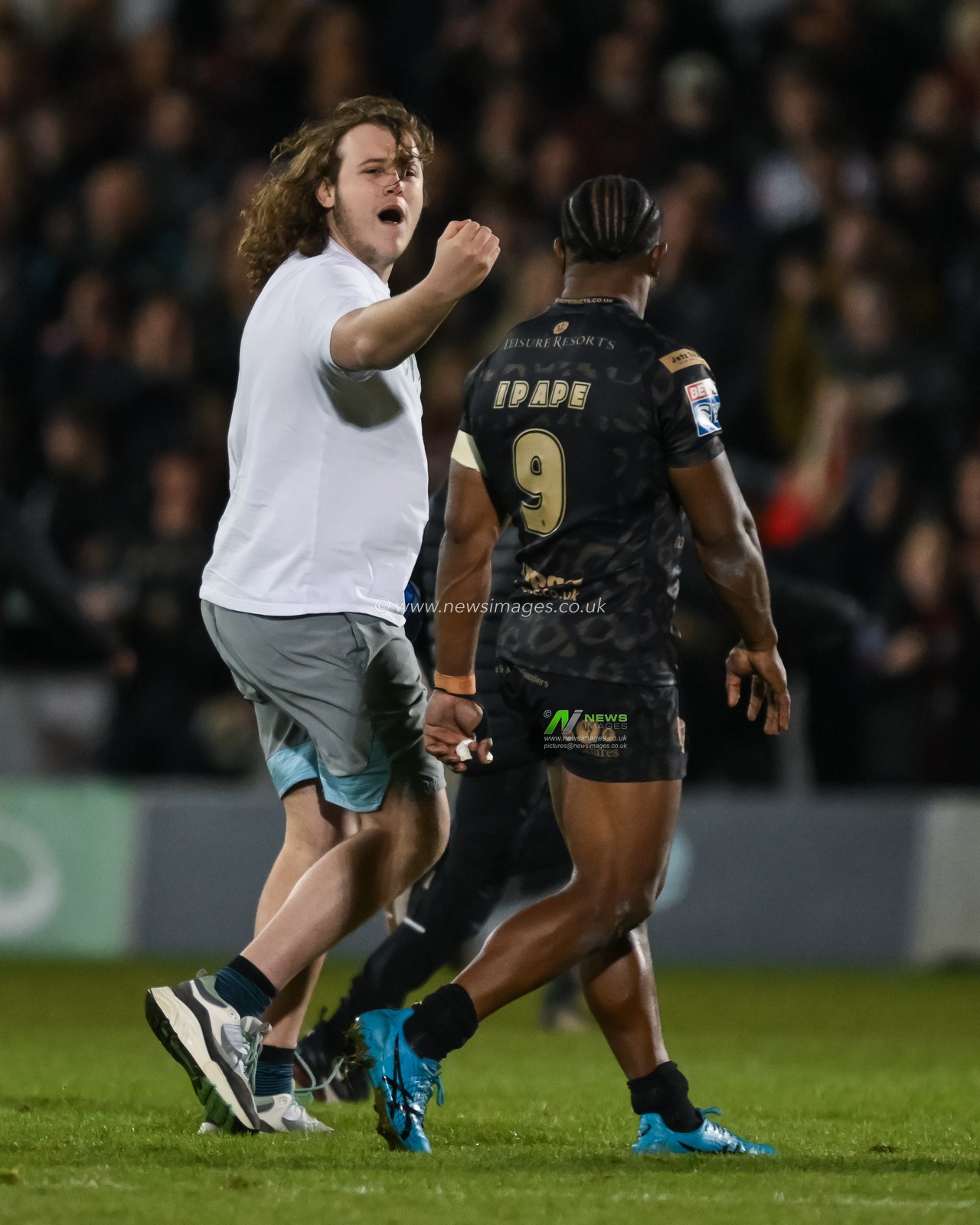 A fan abuses Edwin Ipape of Leigh Leopards at the end of the Betfred Super League play-off Eliminator 1 Salford Red Devils v Leigh Leopards at Salford Community Stadium, Eccles, United Kingdom, 27th September 2024

(Photo by Craig Thomas/News Images)