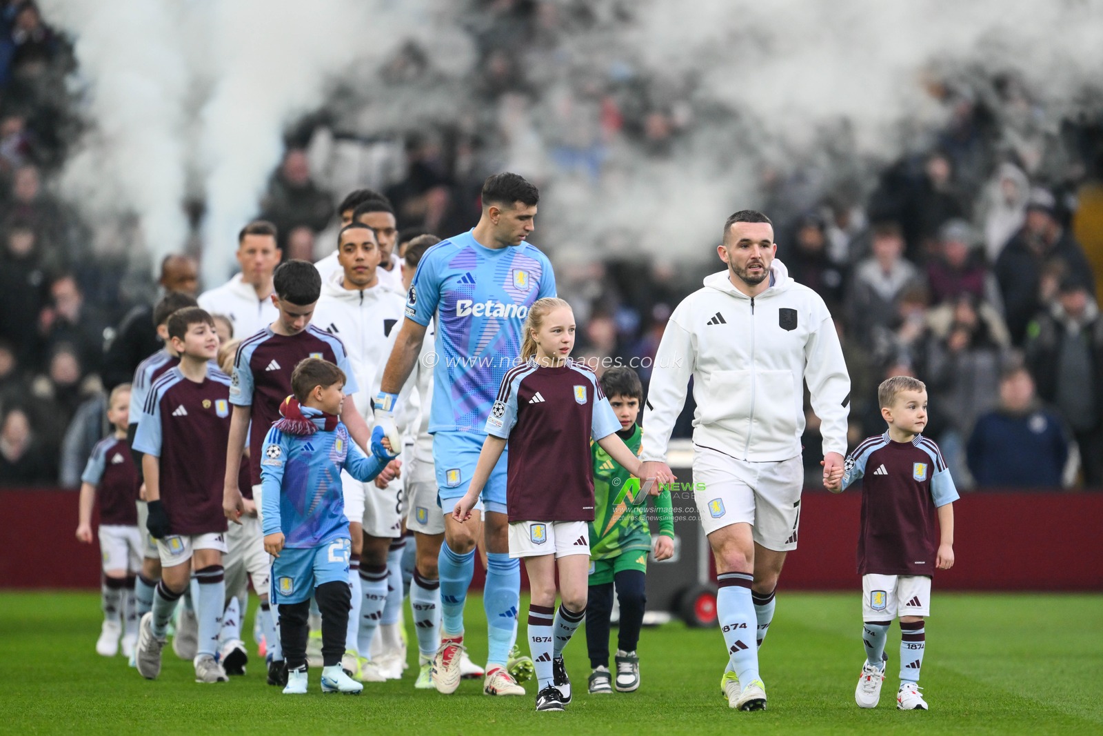 John McGinn of Aston Villa leads his side out ahead of the Premier League match Aston Villa vs Leicester City at Villa Park, Birmingham, United Kingdom, 4th January 2025

(Photo by Craig Thomas/News Images)