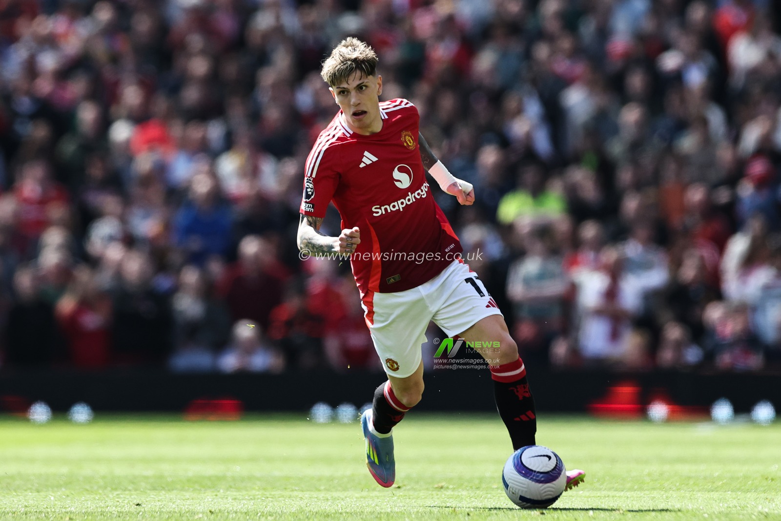 Alejandro Garnacho of Manchester United goes forward with the ball during the Premier League match Manchester United vs Wolverhampton Wanderers at Old Trafford, Manchester, United Kingdom, 20th April 2025

(Photo by Mark Cosgrove/News Images)