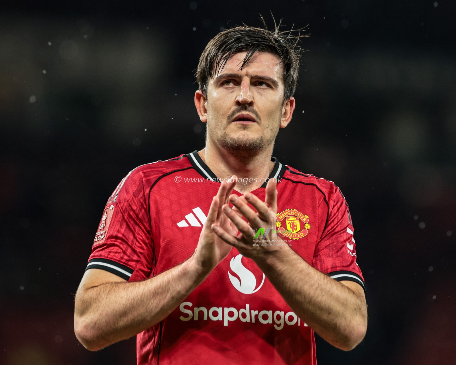 Harry Maguire of Manchester Untied applauds the fans after the game during the Emirates FA Cup Third Round match Manchester United vs Brighton and Hove Albion at Old Trafford, Manchester, United Kingdom, 11th January 2026

(Photo by Mark Cosgrove/News Images)