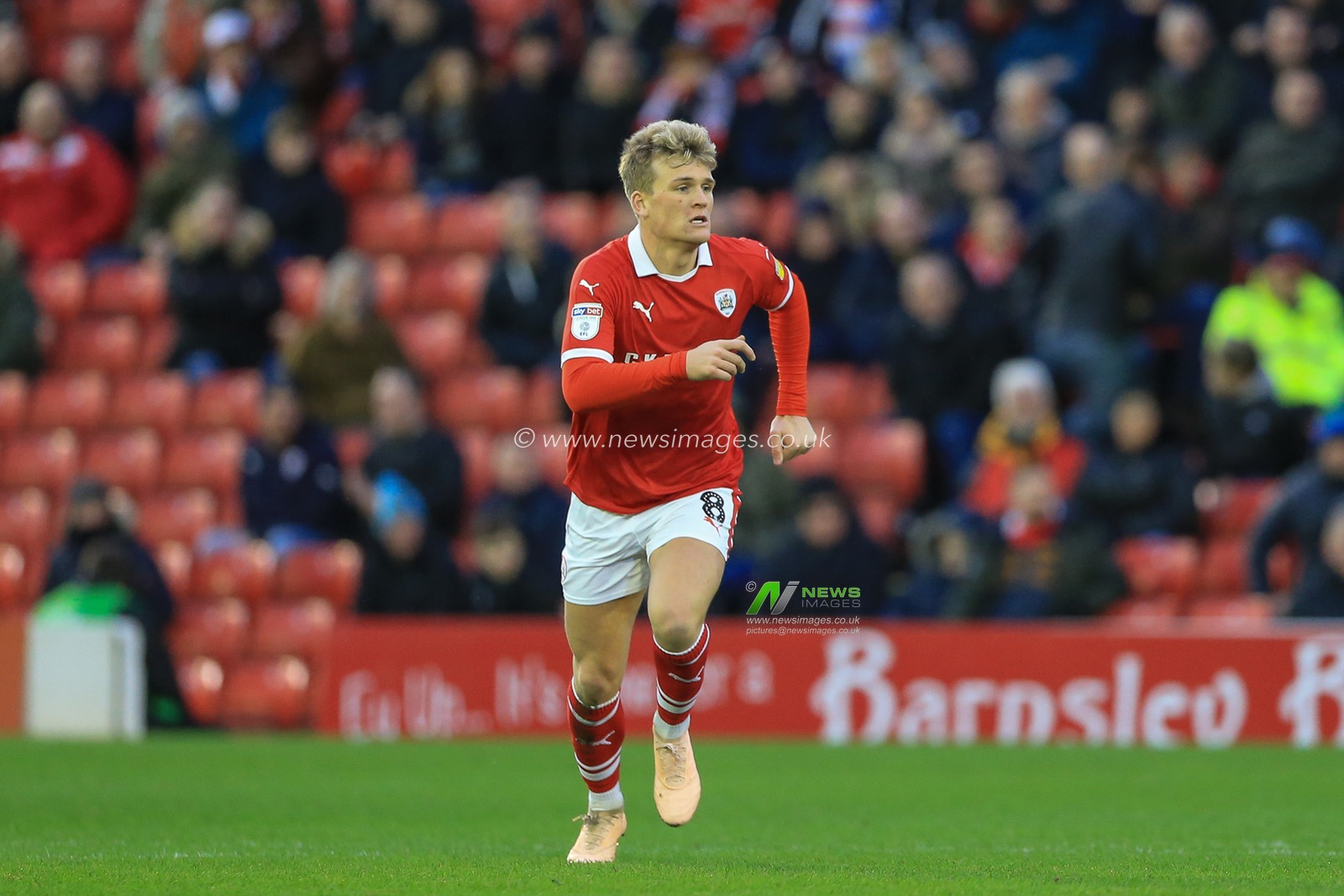 12th January 2019, Oakwell, Barnsley, England; Sky Bet League One, Barnsley vs Bradford City ; Cameron McGeehan (08) of Barnsley during the game 


Credit: Mark Cosgrove/News Images

English Football League images are subject to DataCo Licence