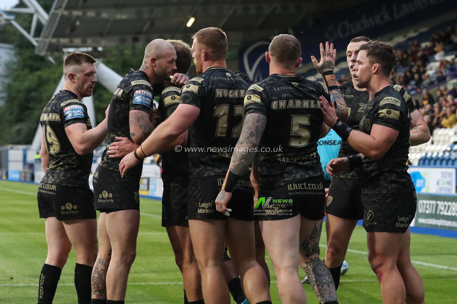 Josh Charnley of Leigh Leopards celebrates his try during the Betfred Super League Round 12 match Huddersfield Giants vs Leigh Leopards at John Smith's Stadium, Huddersfield, United Kingdom, 24th May 2024

(Photo by Alfie Cosgrove/News Images)