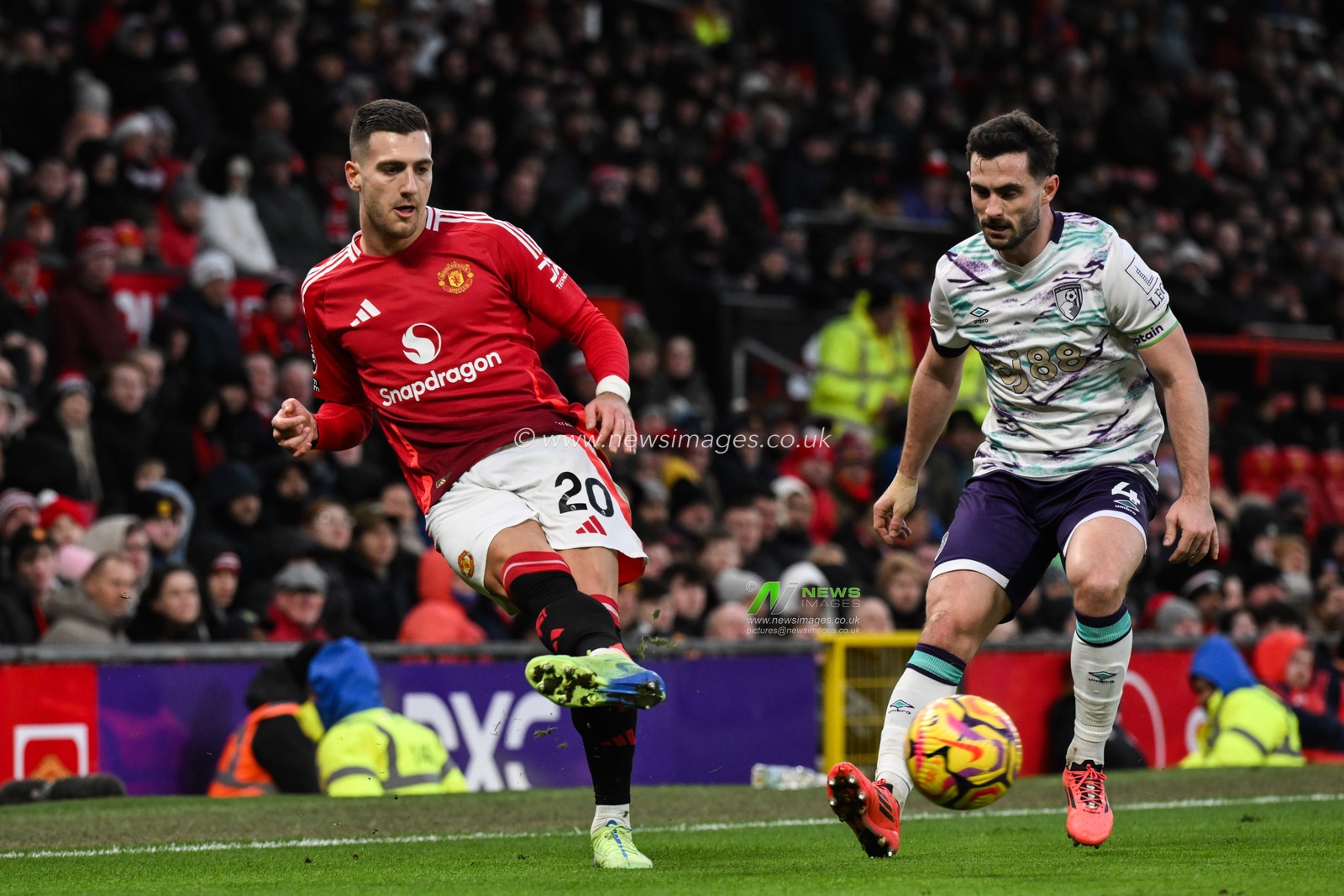 Diogo Dalot of Manchester United passes the ball during the Premier League match Manchester United vs Bournemouth at Old Trafford, Manchester, United Kingdom, 22nd December 2024

(Photo by Craig Thomas/News Images)