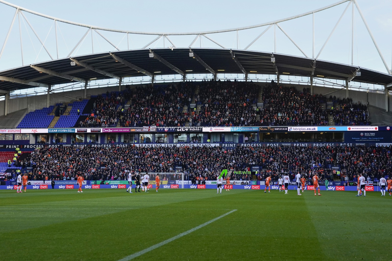 Four Thousand Blackpool fans travelled to the Sky Bet League 1 match Bolton Wanderers vs Blackpool at University of Bolton Stadium, Bolton, United Kingdom, 11th November 2023

(Photo by Steve Flynn/News Images)