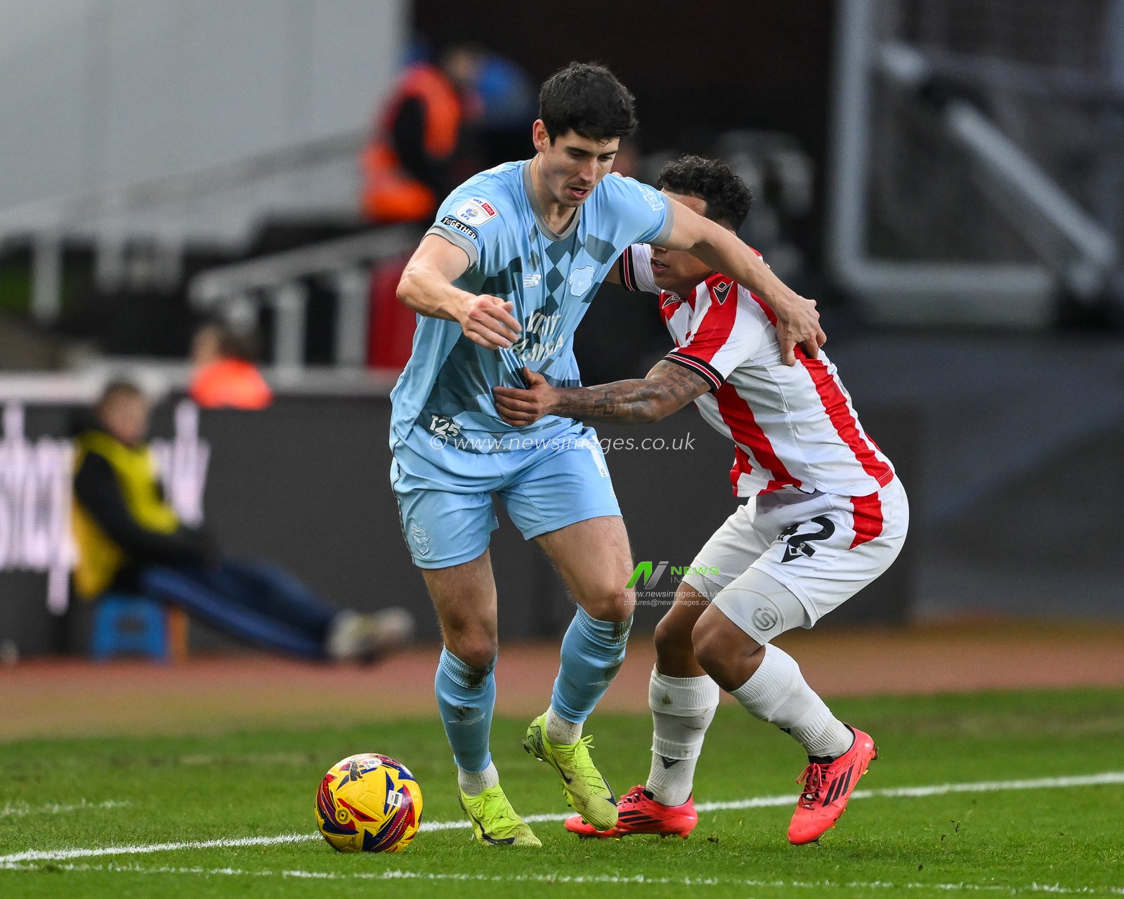 Callum O'Dowda of Cardiff City holds off Million Manhoef of Stoke City during the Sky Bet Championship match Stoke City vs Cardiff City at Bet365 Stadium, Stoke-on-Trent, United Kingdom, 14th December 2024

(Photo by Craig Thomas/News Images)
