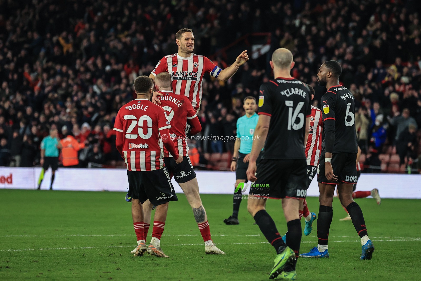 Billy Sharp #10 of Sheffield United scores to make it 2-0