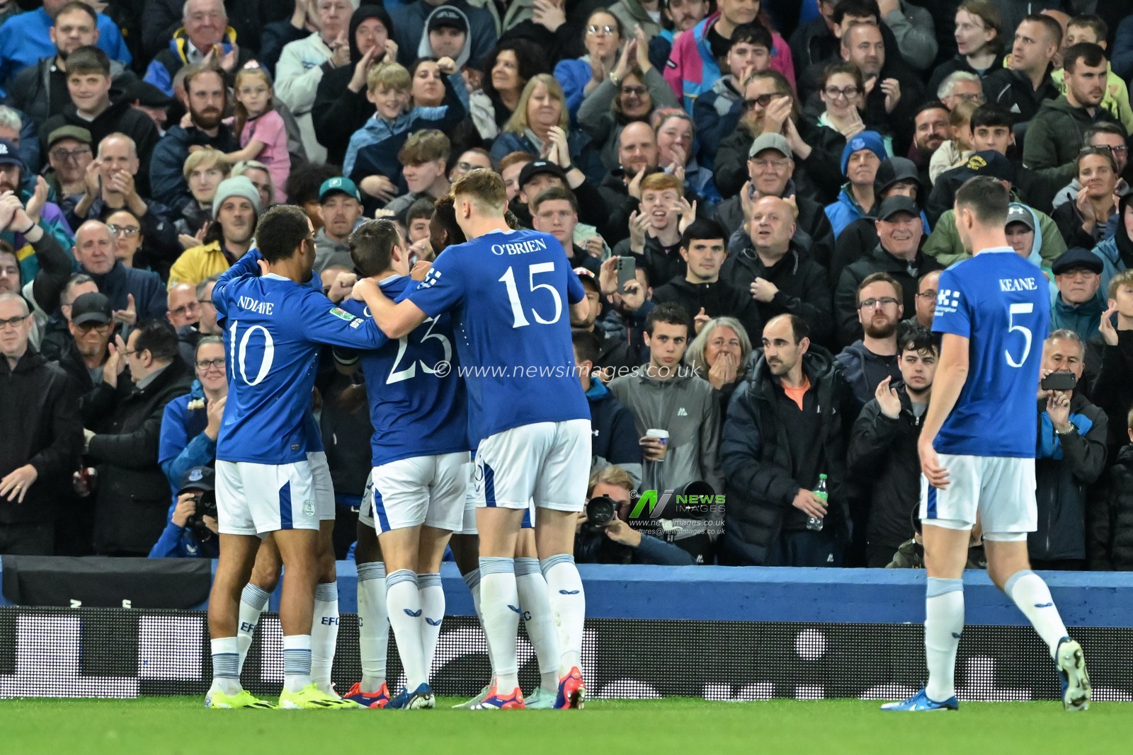 Dwight McNeil of Everton celebrates his goal to make it 1-0 Everton sduring the Carabao Cup match Everton vs Doncaster Rovers at Goodison Park, Liverpool, United Kingdom, 27th August 2024

(Photo by Cody Froggatt/News Images)