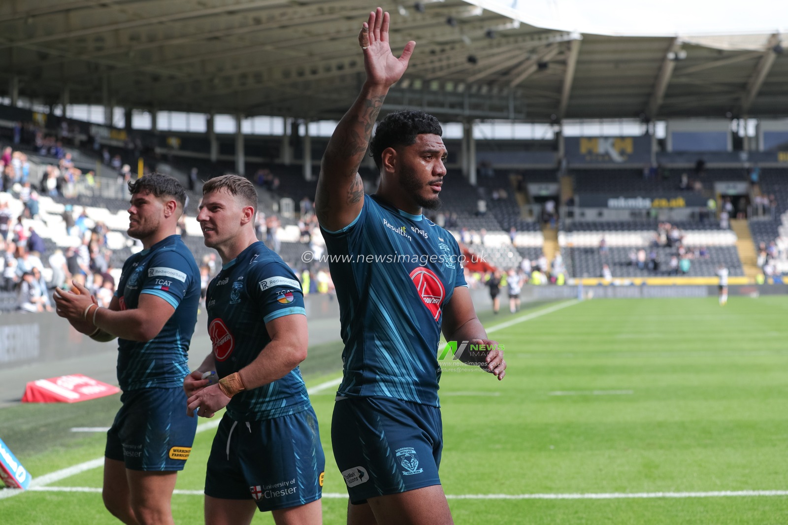 Thomas Mikaele #18 of Warrington Wolves waves to the supporters after the Betfred Super League Round 23 match Hull FC vs Warrington Wolves at MKM Stadium, Hull, United Kingdom, 26th August 2023

(Photo by James Heaton/News Images)