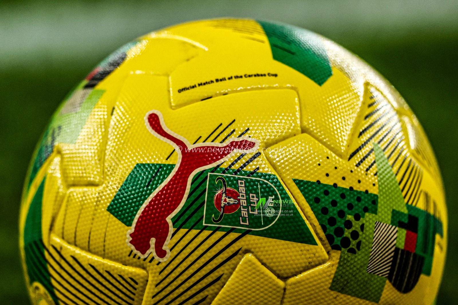 The official match ball of the Carabao Cup during the Carabao Cup Last 16 Wolverhampton Wanderers vs Chelsea at Molineux, Wolverhampton, United Kingdom, 29th October 2025

(Photo by Alfie Cosgrove/News Images)

*** GER AUT SUI OUT ***
