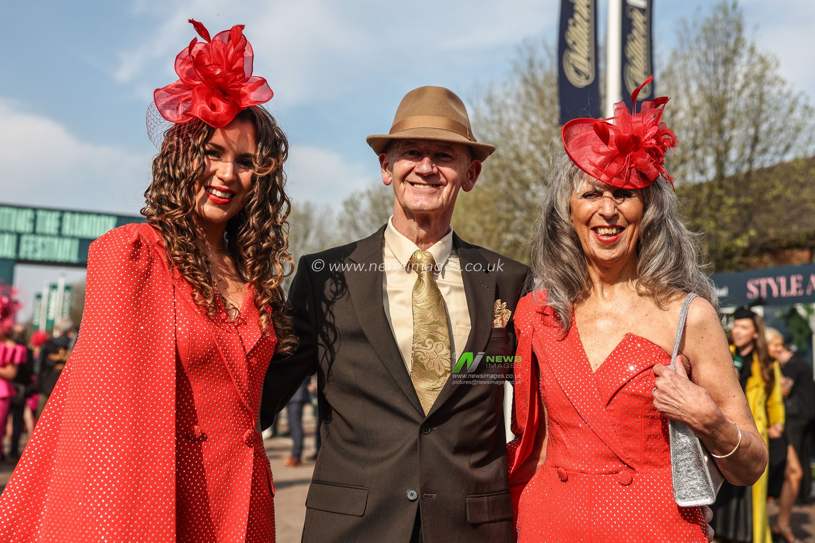 Ladies arrive on ladies day during the Randox Grand National 2025 Day 2 Ladies Day at Aintree Racecourse, Liverpool, United Kingdom, 4th April 2025

(Photo by Mark Cosgrove/News Images)