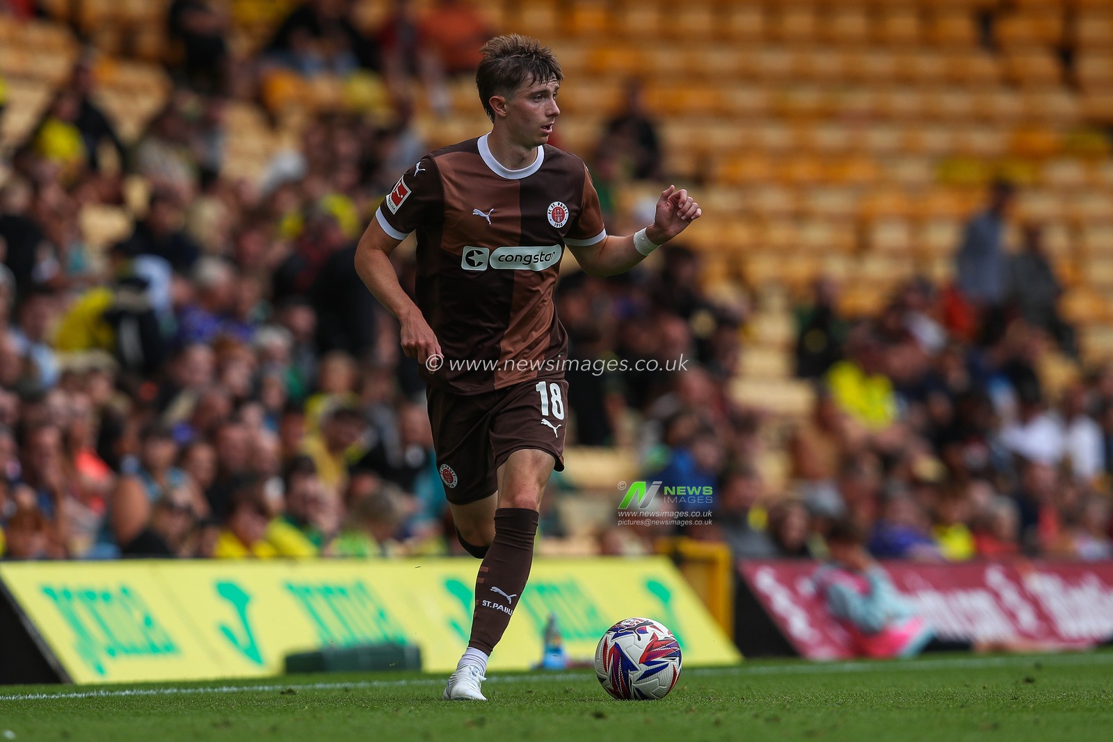 Scott Banks of St Pauli runs with the ball during the Pre-season friendly match Norwich City vs St. Pauli at Carrow Road, Norwich, United Kingdom, 3rd August 2024

(Photo by Izzy Poles/News Images)