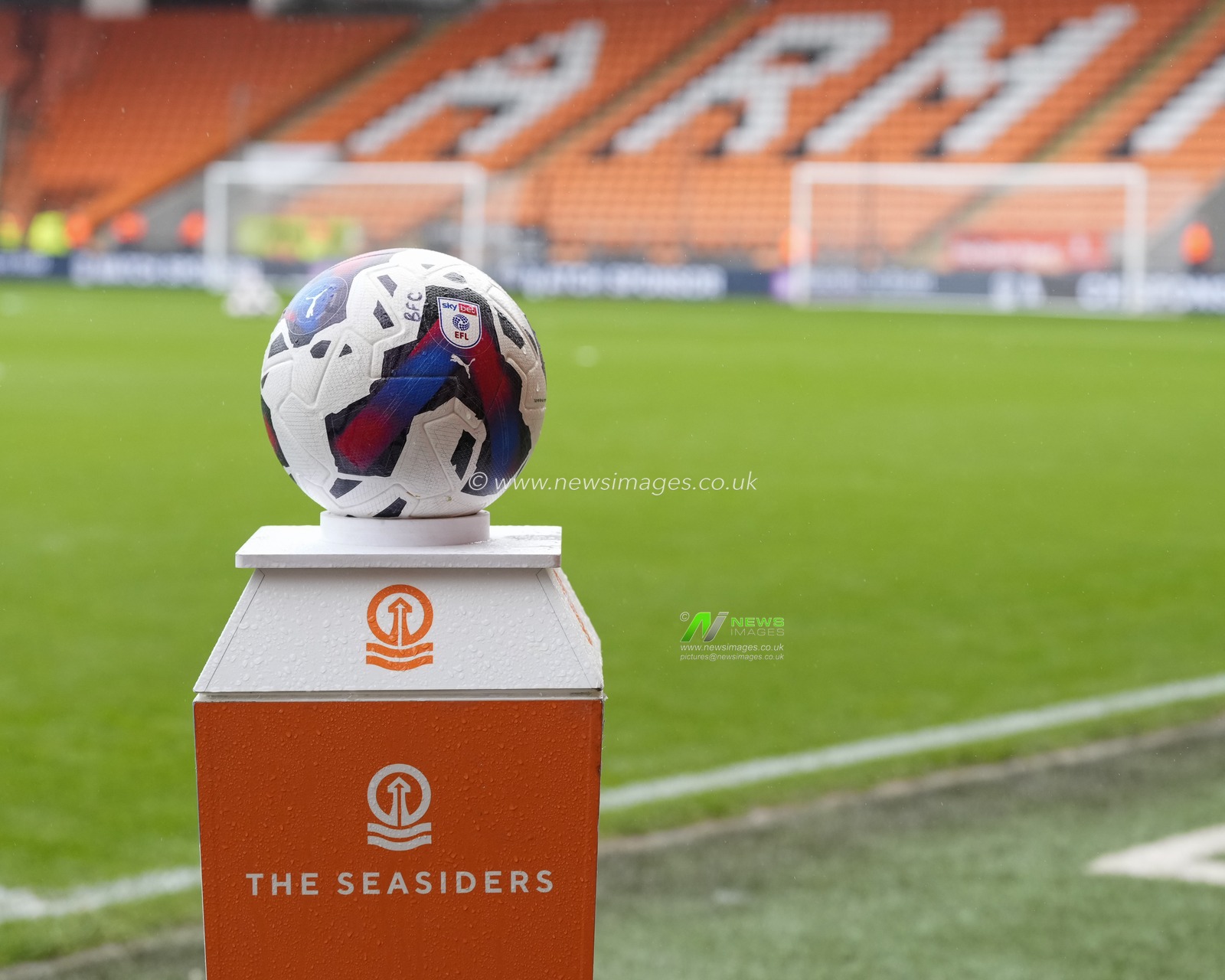 General view of the match ball before the game the Sky Bet Championship match Blackpool vs Luton Town at Bloomfield Road, Blackpool, United Kingdom, 5th November 2022

(Photo by Steve Flynn/News Images)