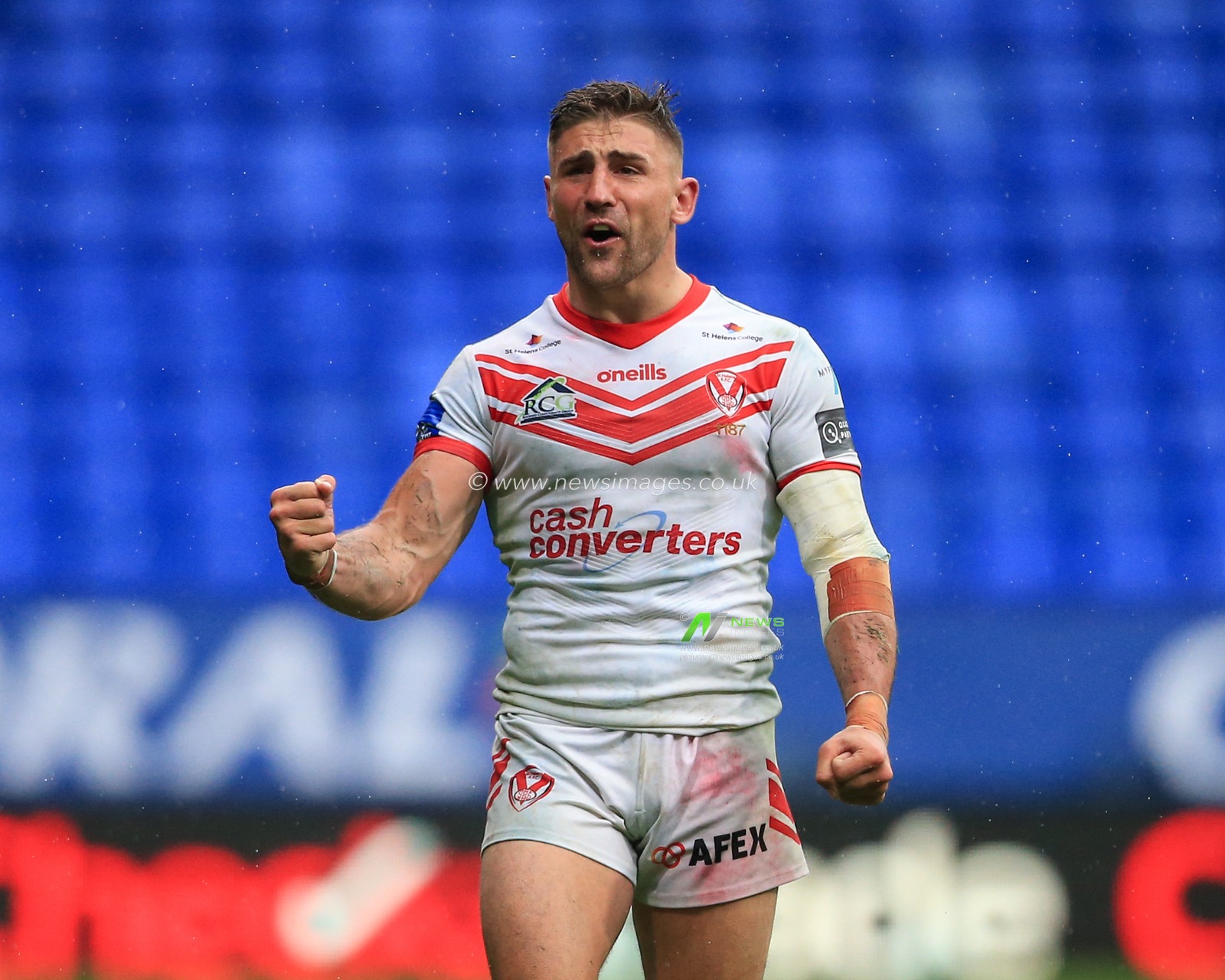 27th July 2019 , University of Bolton Stadium, Bolton, England; 2019 Coral Challenge Cup Semi-Final, St Helens vs Halifax RLFC ; Tommy Makinson (2) of St Helens celebrates as Saints go through to the final as Wembley


Credit: Mark Cosgrove/News Images