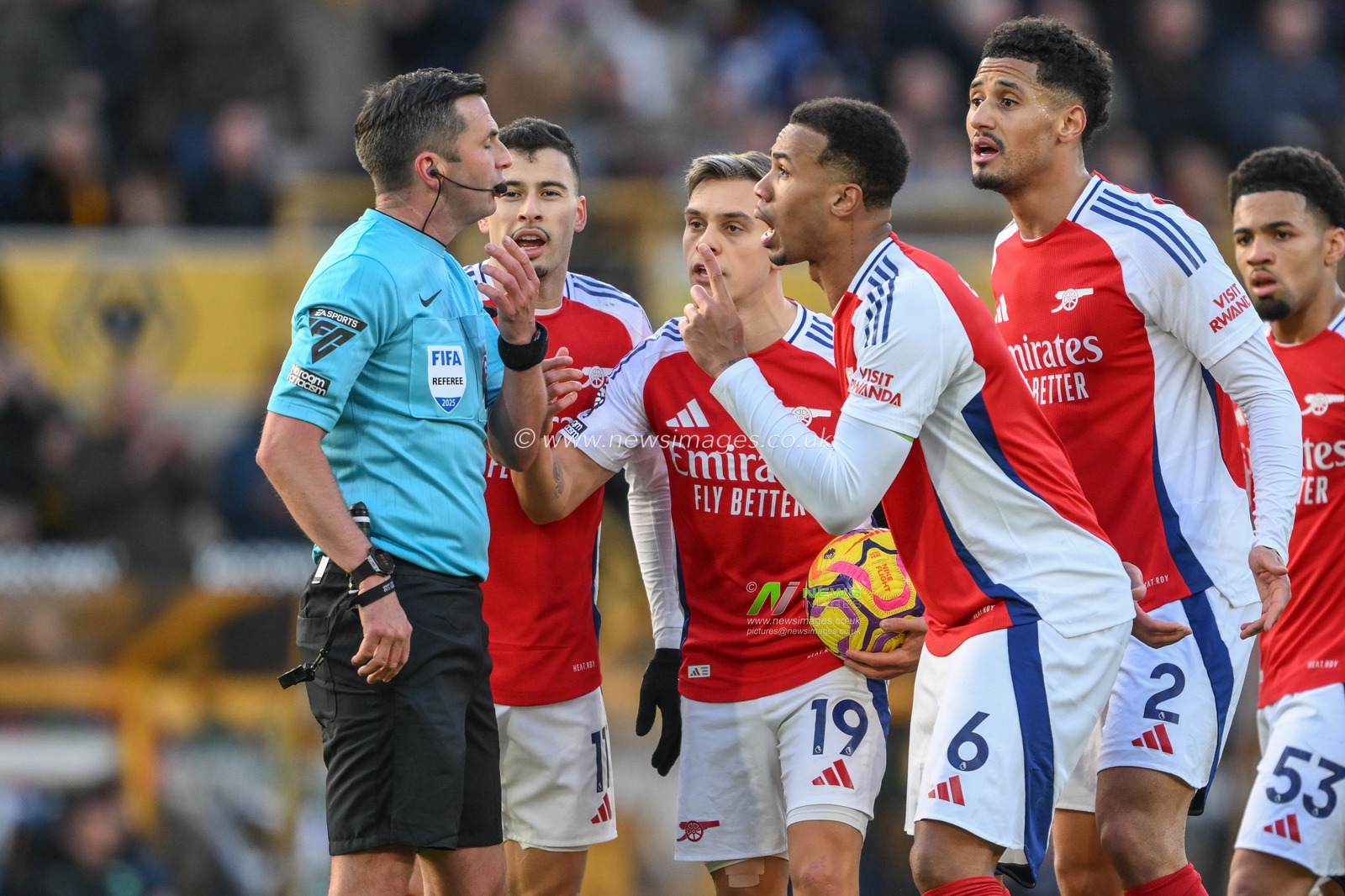 Gabriel of Arsenal appeals a red card for Myles Lewis-Skelly of Arsenal during the Premier League match Wolverhampton Wanderers vs Arsenal at Molineux, Wolverhampton, United Kingdom, 25th January 2025

(Photo by Craig Thomas/News Images)