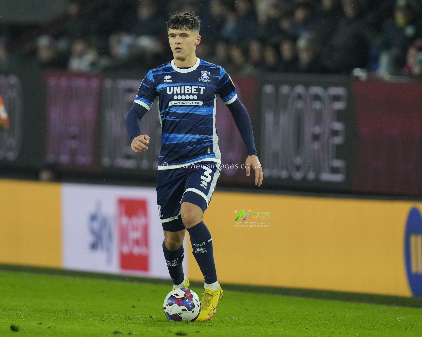 Ryan Giles #3 of Middlesbrough during the Sky Bet Championship match Burnley vs Middlesbrough at Turf Moor, Burnley, United Kingdom, 17th December 2022

(Photo by Steve Flynn/News Images)