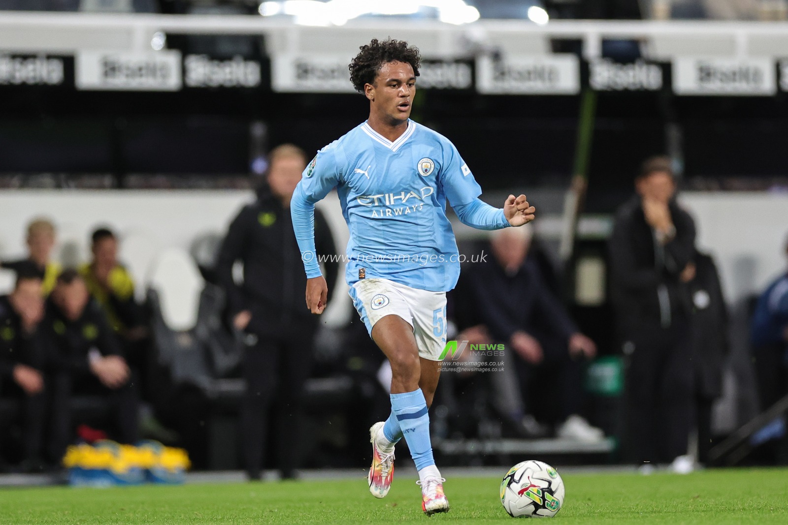 Oscar Bobb #52 of Manchester City breaks with the ball during the Carabao Cup Third Round match Newcastle United vs Manchester City at St. James's Park, Newcastle, United Kingdom, 27th September 2023

(Photo by Mark Cosgrove/News Images)
