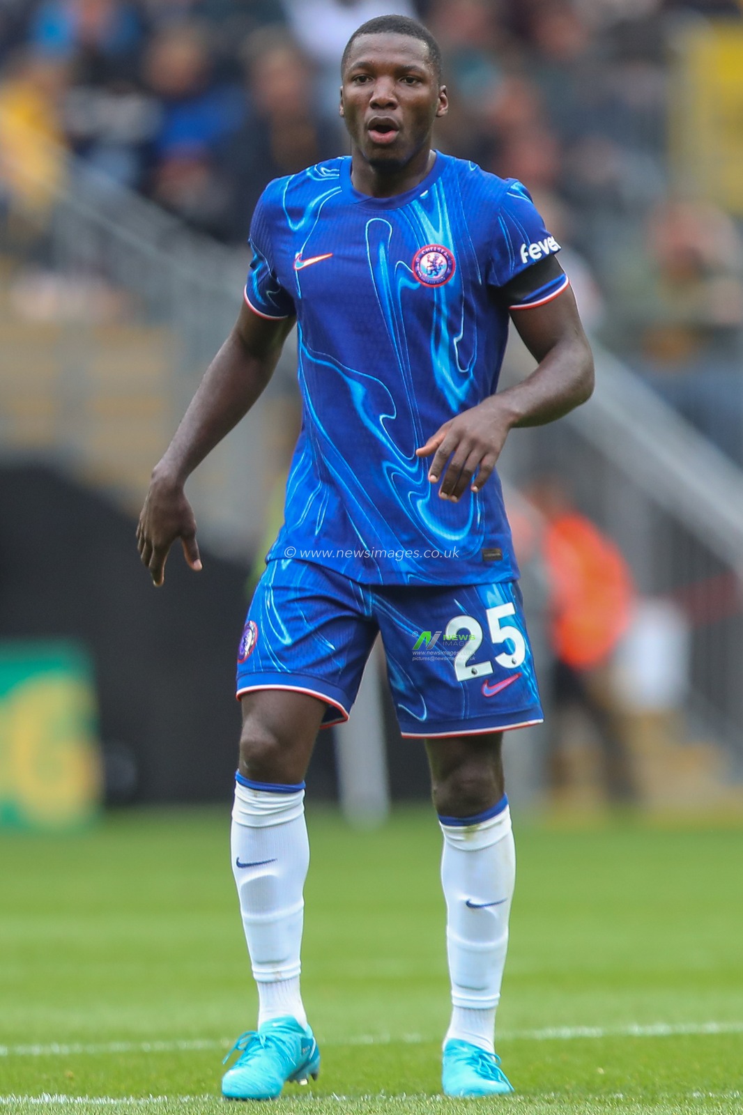 MoisÃ©s Caicedo of Chelsea during the Premier League match Wolverhampton Wanderers vs Chelsea at Molineux, Wolverhampton, United Kingdom, 25th August 2024

(Photo by Gareth Evans/News Images)