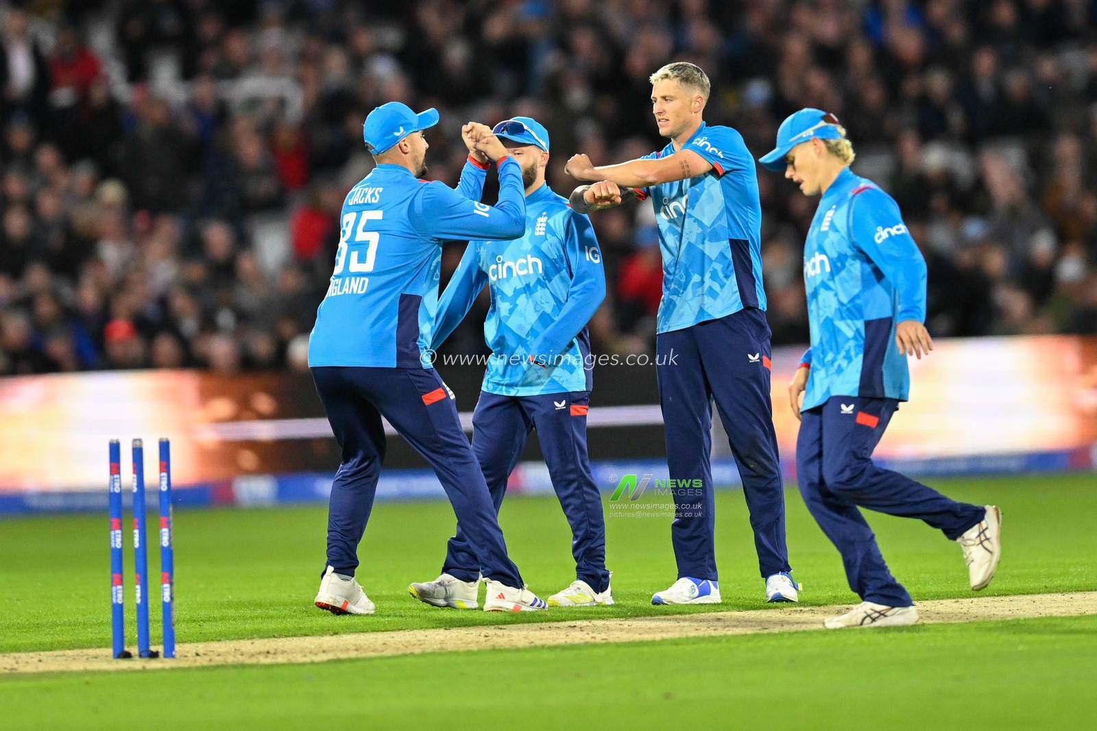 England Cricket Team: celebrate bowling out of Travis HEAD of Australia during the Third Metro Bank One Day International England v Australia at Lords, London, United Kingdom, 27th September 2024

(Photo by Mark Dunn/News Images)