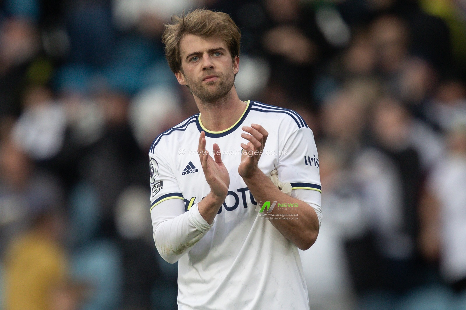 Patrick Bamford #9 of Leeds United claps his hands and applauds the supporters at full-time after the Premier League match Leeds United vs Arsenal at Elland Road, Leeds, United Kingdom, 16th October 2022

(Photo by James Heaton/News Images)