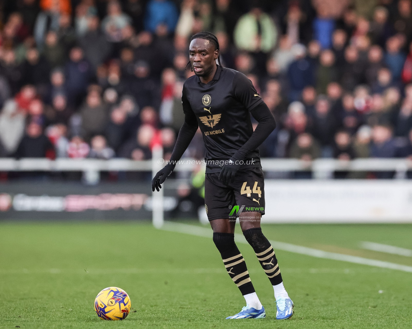 Devante Cole #44 of Barnsley during the Sky Bet League 1 match Lincoln City vs Barnsley at Gelder Group Sincil Bank Stadium, Lincoln, United Kingdom, 25th November 2023

(Photo by Mark Cosgrove/News Images)