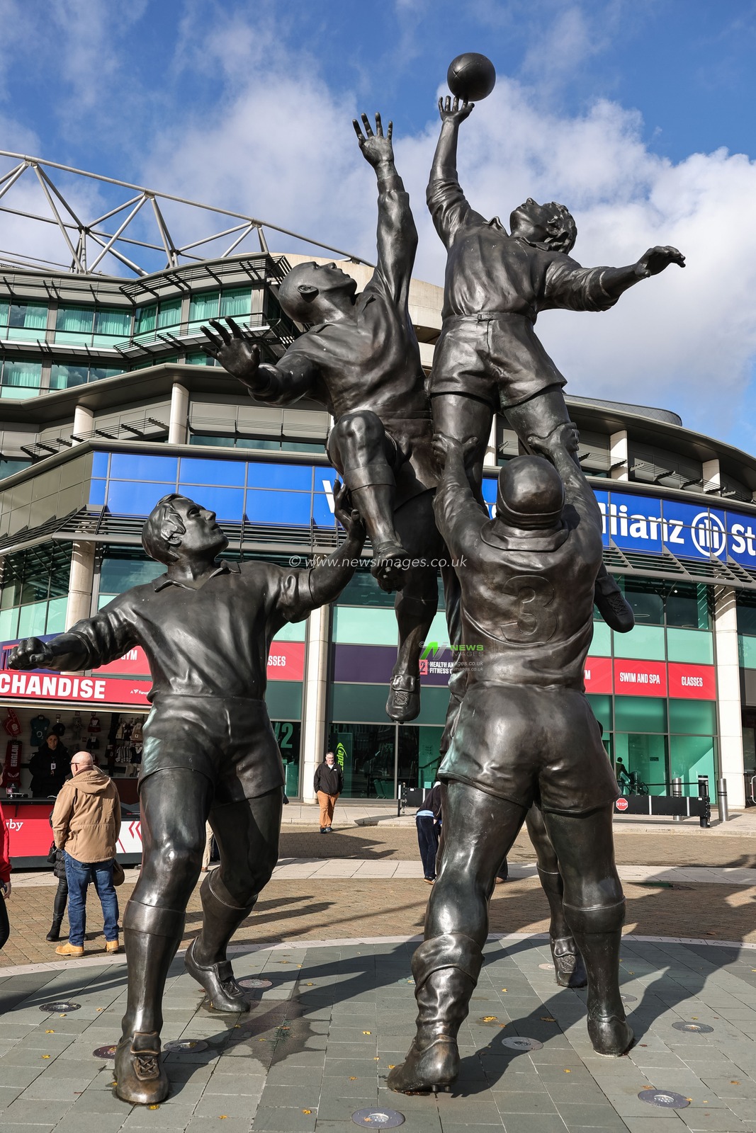 A general view of The Allianz Stadium and the Core Values Statue during the Quilter Nations Series 2025 match England vs Australia at Allianz Stadium, Twickenham, United Kingdom, 1st November 2025

(Photo by Mark Cosgrove/News Images)

*** GER AUT SUI OUT ***