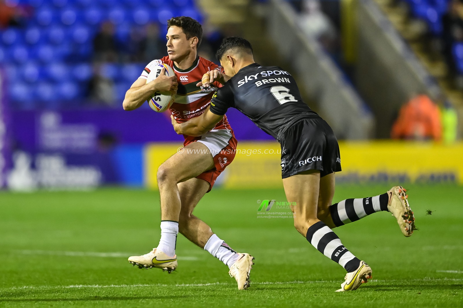 Mitchell Moses of Lebanon is tackled by Dylan Brown of New Zealand  during the Rugby League World Cup 2021 match New Zealand vs Lebanon at Halliwell Jones Stadium, Warrington, United Kingdom, 16th October 2022

(Photo by Craig Thomas/News Images)