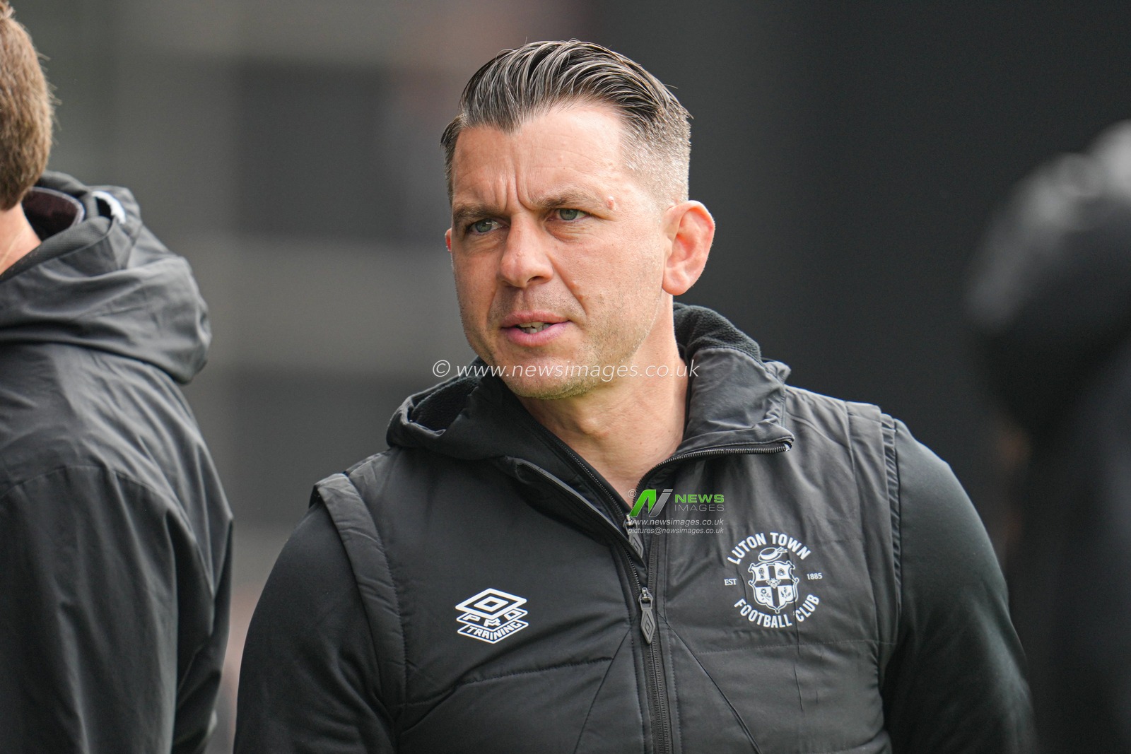 Matthew Bloomfield manager of Luton Town during the Sky Bet Championship match Luton Town vs Coventry City at Kenilworth Road, Luton, United Kingdom, 26th April 2025

(Photo by Harvey Murphy/News Images)