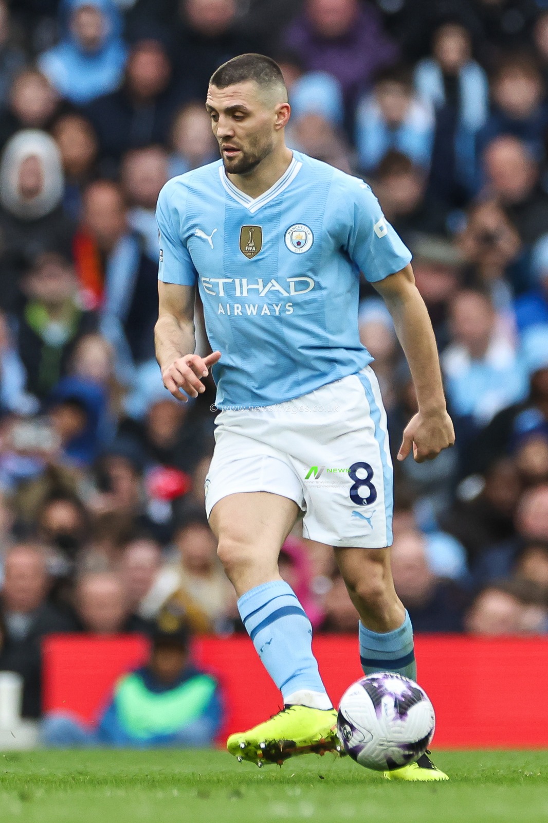 Mateo KovaÄiÄ‡ of Manchester City in action during the Premier League match Manchester City vs Arsenal at Etihad Stadium, Manchester, United Kingdom, 31st March 2024

(Photo by Mark Cosgrove/News Images)