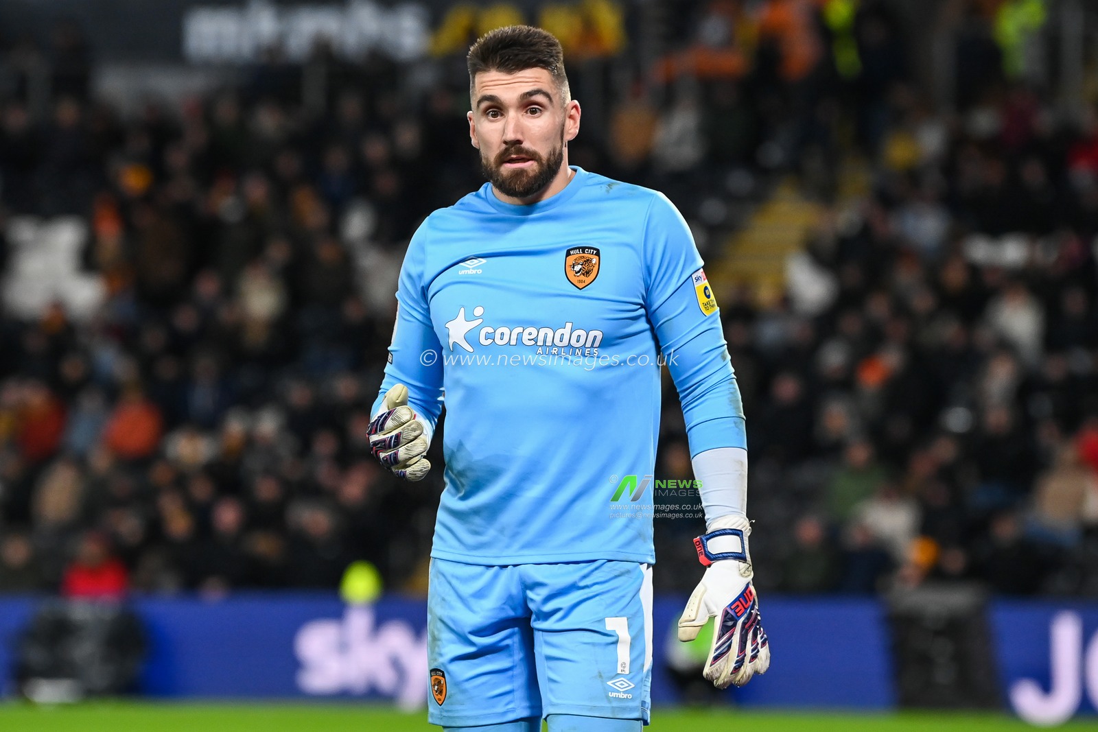 Matt Ingram #1 of Hull City during the Sky Bet Championship match Hull City vs Blackpool at MKM Stadium, Hull, United Kingdom, 26th December 2022

(Photo by Craig Thomas/News Images)