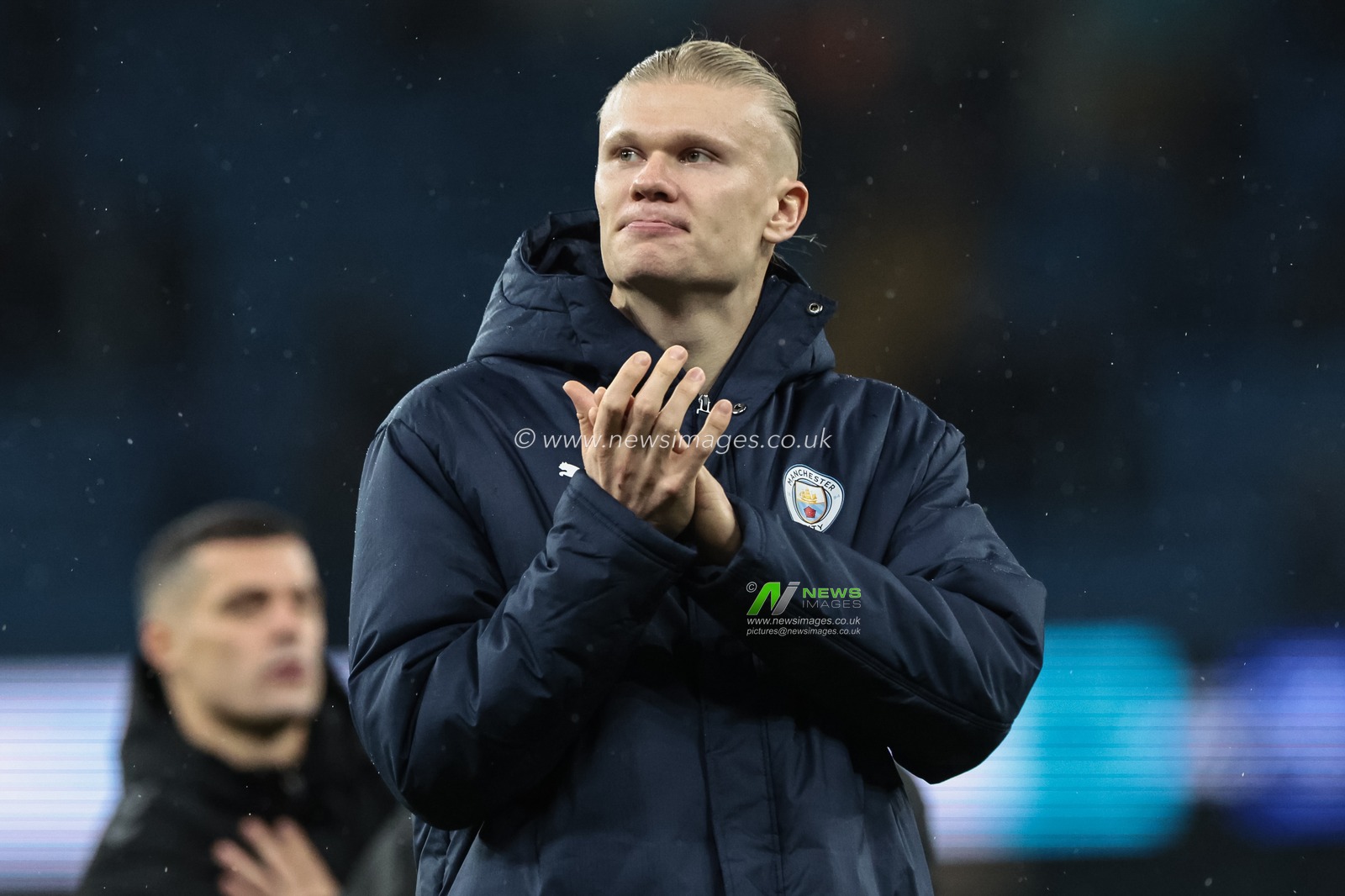 Erling Haaland of Manchester City applauds the fans after the final whistle during the Premier League match Manchester City vs Sunderland at Etihad Stadium, Manchester, United Kingdom, 6th December 2025

(Photo by Mark Cosgrove/News Images)

*** GER AUT SUI OUT ***