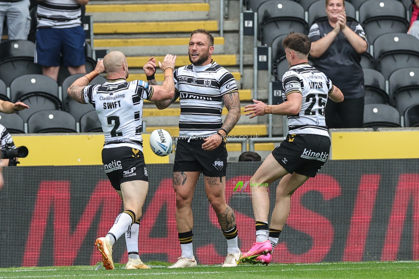 Josh Griffin #23 of Hull FC celebrates his try during the Betfred Challenge Cup match Hull FC vs St Helens at MKM Stadium, Hull, United Kingdom, 17th June 2023

(Photo by Mark Cosgrove/News Images)