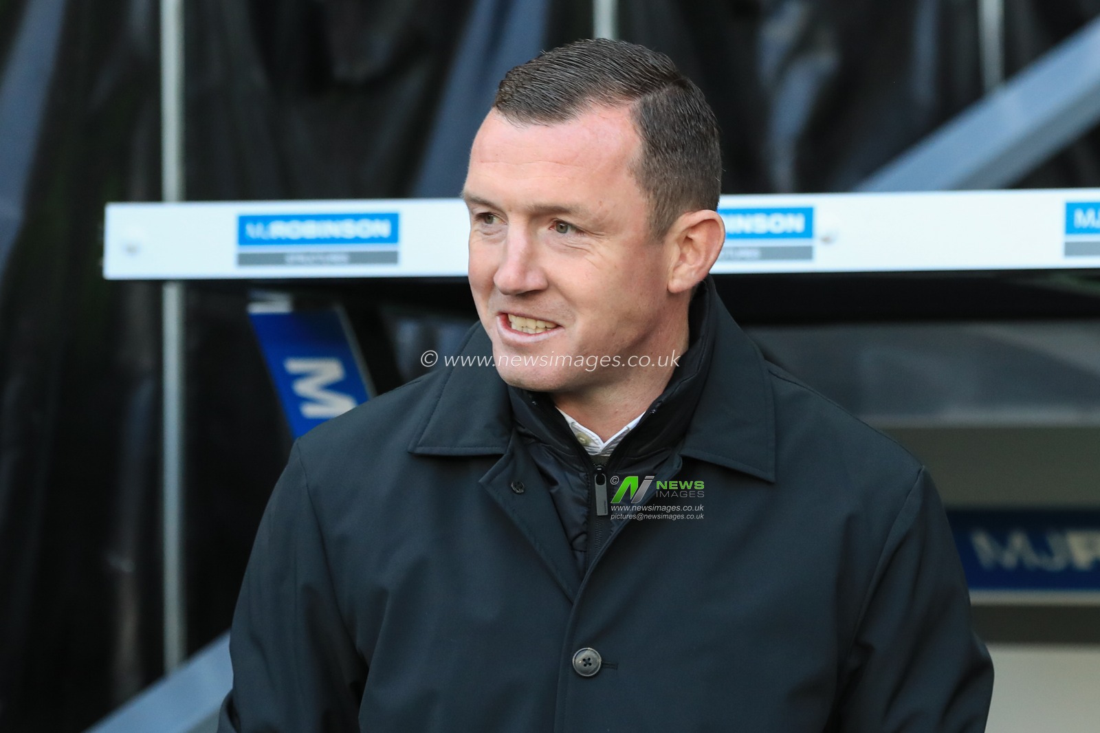 Neill Collins Head coach of Barnsley comes out for the game during the Sky Bet League 1 match Derby County vs Barnsley at Pride Park Stadium, Derby, United Kingdom, 11th November 2023

(Photo by Alfie Cosgrove/News Images)