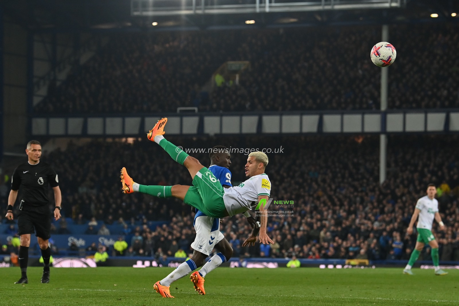 Idrissa Gueye #27 of Everton and Bruno GuimarÃ£es #39 of Newcastle United battle for the ball during the Premier League match Everton vs Newcastle United at Goodison Park, Liverpool, United Kingdom, 27th April 2023

(Photo by Craig Thomas/News Images)