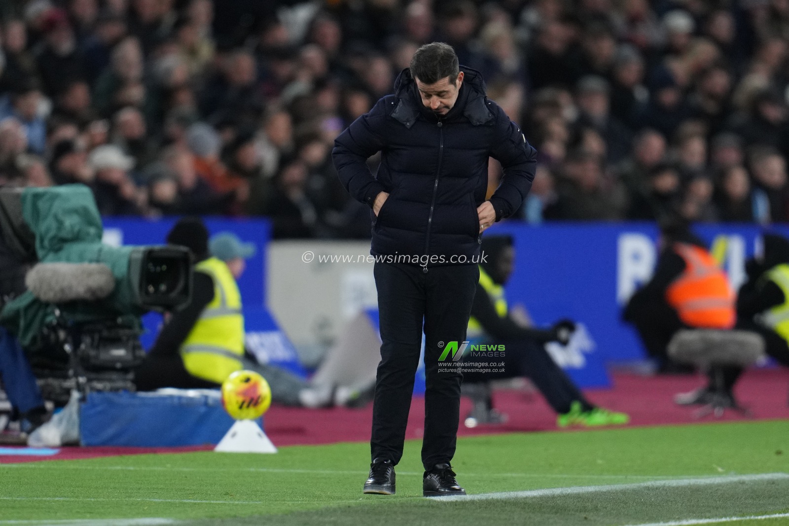 Marco Silva manager of Fulham during the Premier League match West Ham United vs Fulham at London Stadium, London, United Kingdom, 27th December 2025

(Photo by Harvey Murphy/News Images)

*** GER AUT SUI OUT ***
