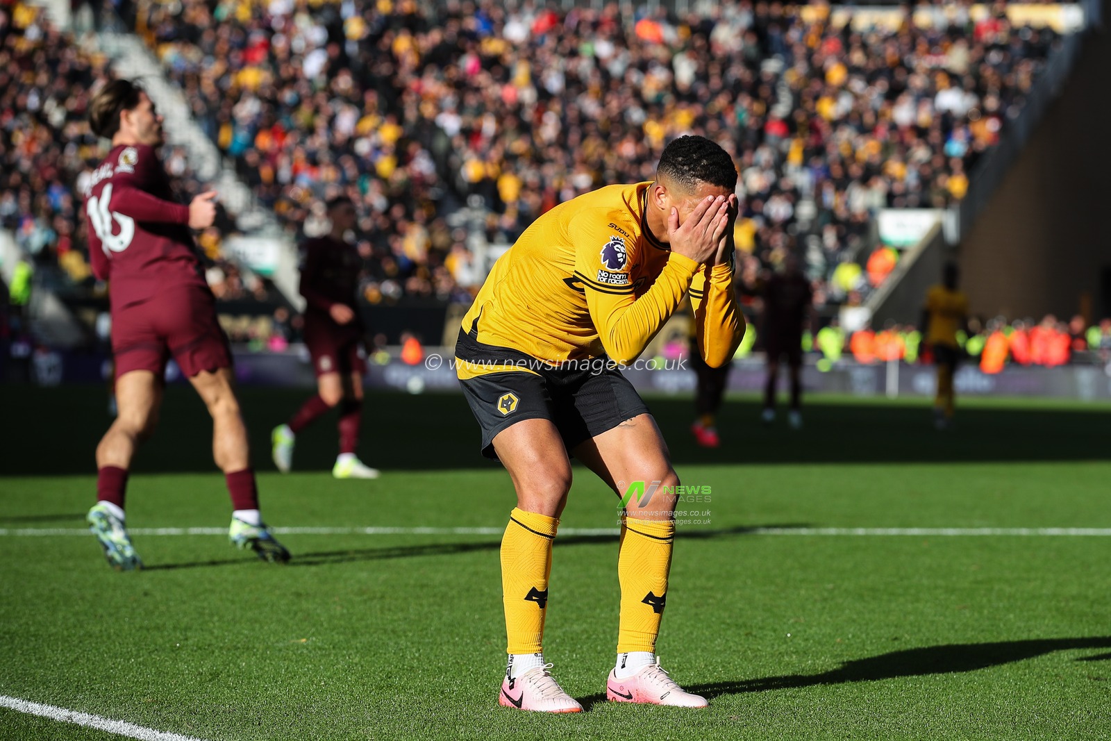 JoÃ£o Gomes of Wolverhampton Wanderers reacts during the Premier League match Wolverhampton Wanderers vs Manchester City at Molineux, Wolverhampton, United Kingdom, 20th October 2024

(Photo by Gareth Evans/News Images)