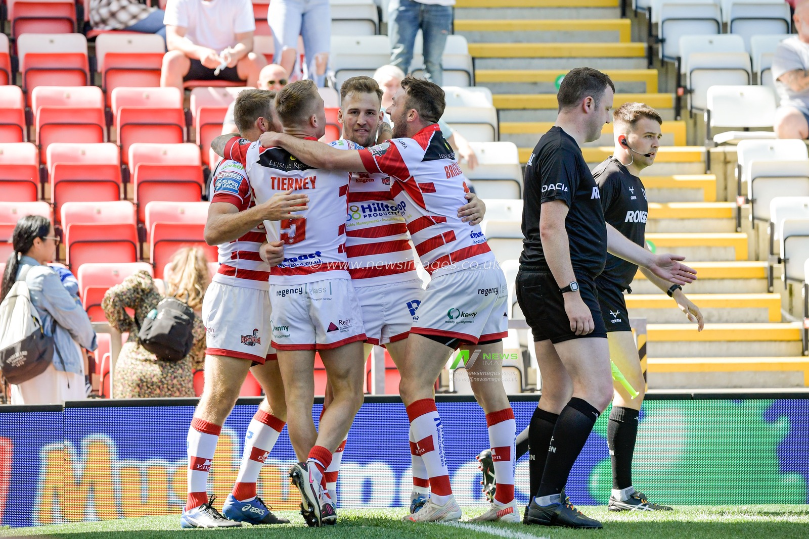 Ben Reynolds (30) of Leigh Centurions celebrates scoring a try with his team mates to make it 4-0