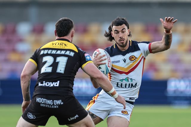 Charlie Staines of Catalans Dragons looks to pass Kieran Buchanan of York Knights during the Betfred Super League round 12 match York Knights vs Catalans Dragons at LNER Community Stadium, York, United Kingdom on 23 May 2026

(Photo by Mark Cosgrove/News Images)