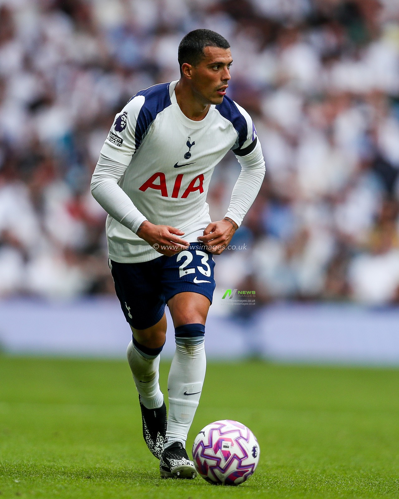 Pedro Porro of Tottenham Hotspur runs with the ball during the Premier League match Tottenham Hotspur vs Burnley at Tottenham Hotspur Stadium, London, United Kingdom, 16th August 2025

(Photo by Izzy Poles/News Images)